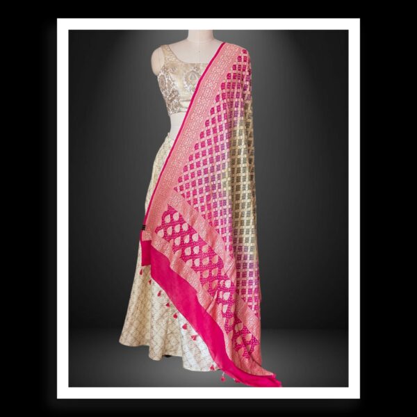 Banarasi Bandhani Pure Georgette Dupatta Pink Ivory - Image 3